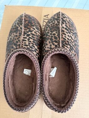Uggs Leopard Print Women's Slippers - Brown Calf Hair size 11. No offers.